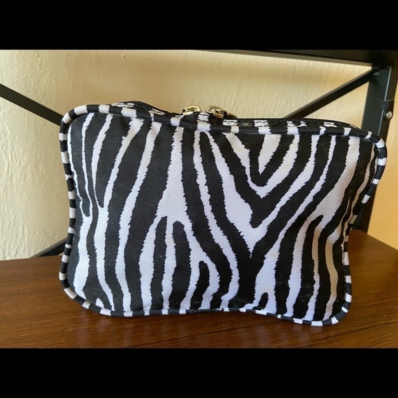Ricardo Beverly Hills • Convertible Shopper Zebra - Picture 8 of 13